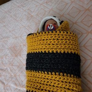 Warm throw blanket